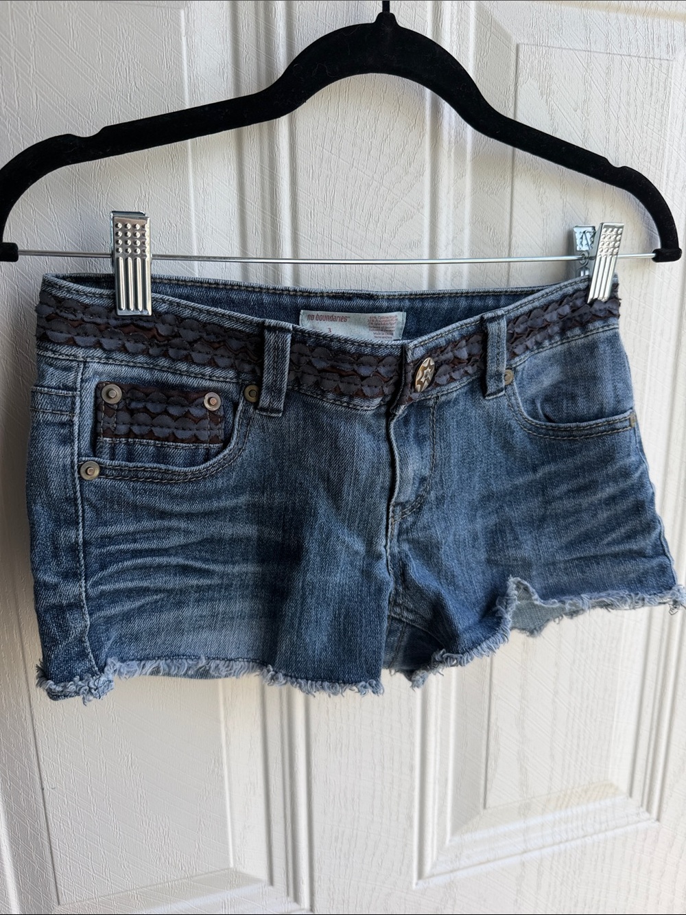 No Boundaries Y2K boho festival Denim Jean Shorts with Braided Trim Size 3 Micro - Picture 3 of 5